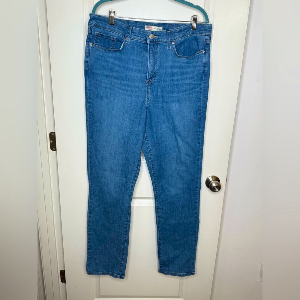 Women’s Levi Strauss Signature Jeans Size 16 Long Totally Shaping Straight Leg